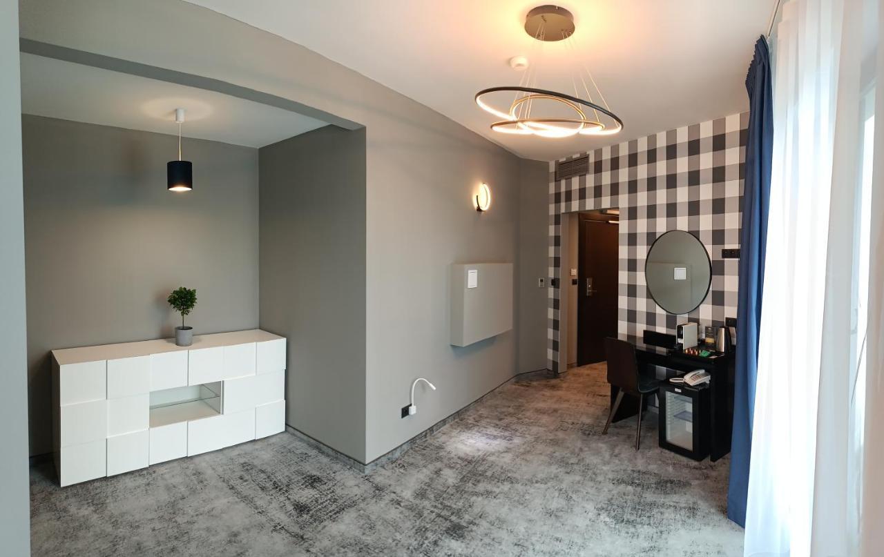 Hotel Sanova Jarosław Extérieur photo