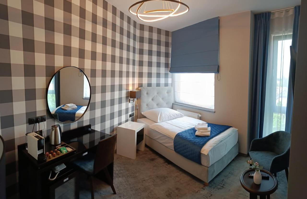 Hotel Sanova Jarosław Extérieur photo