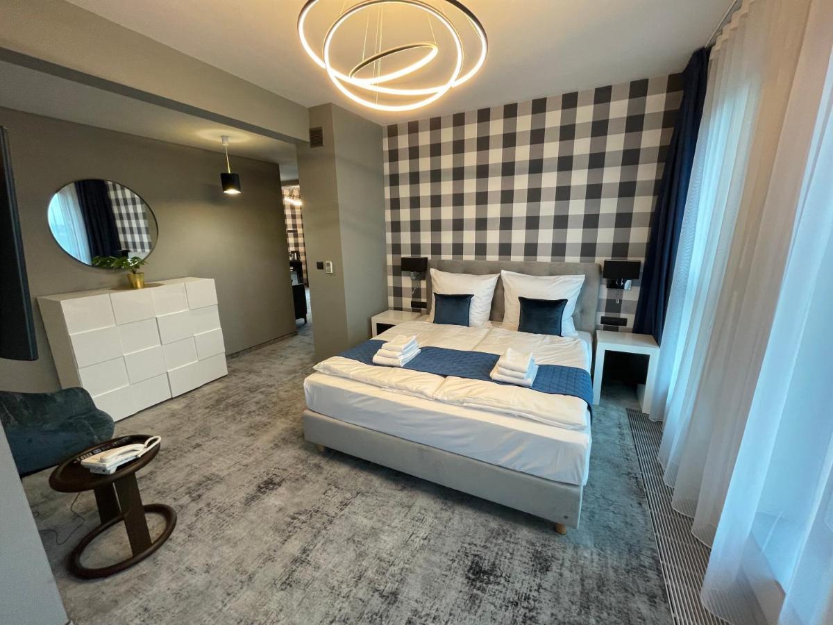 Hotel Sanova Jarosław Extérieur photo
