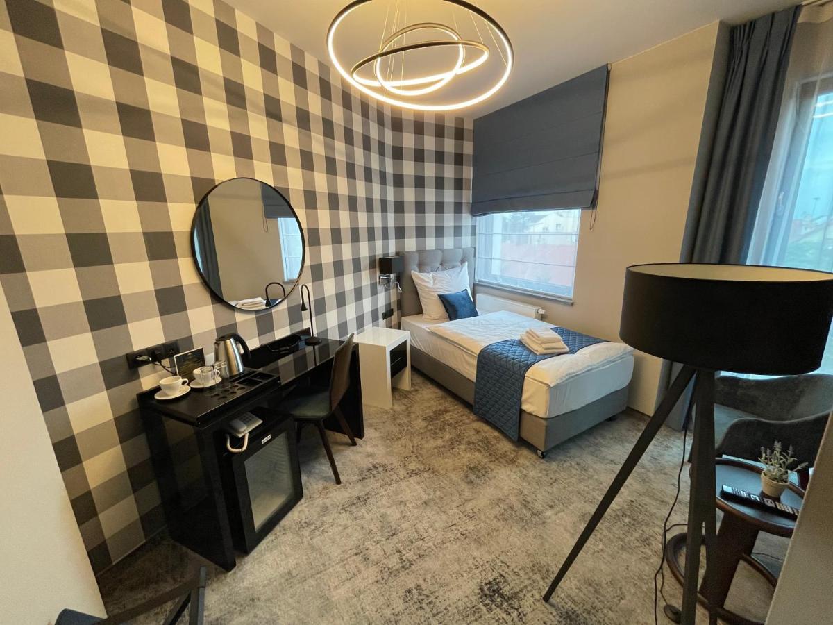 Hotel Sanova Jarosław Extérieur photo