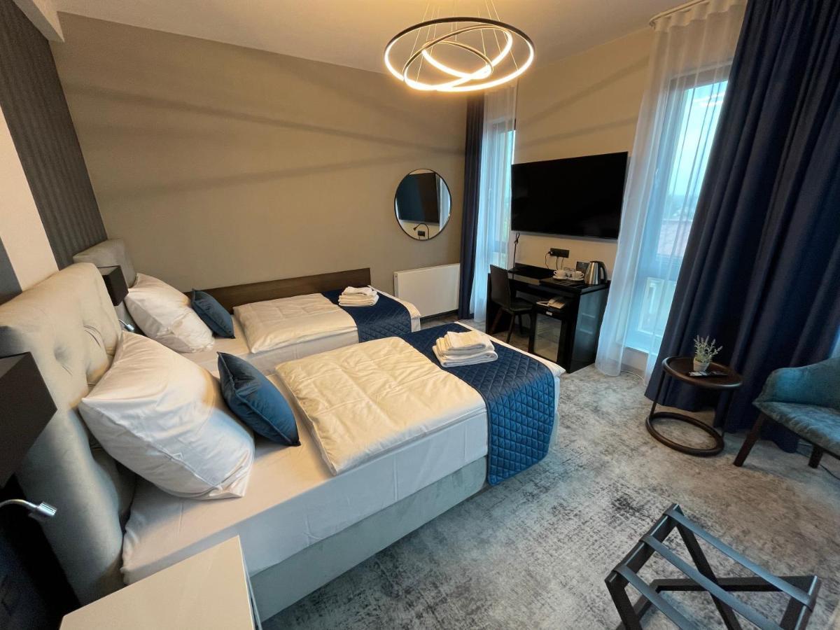 Hotel Sanova Jarosław Extérieur photo
