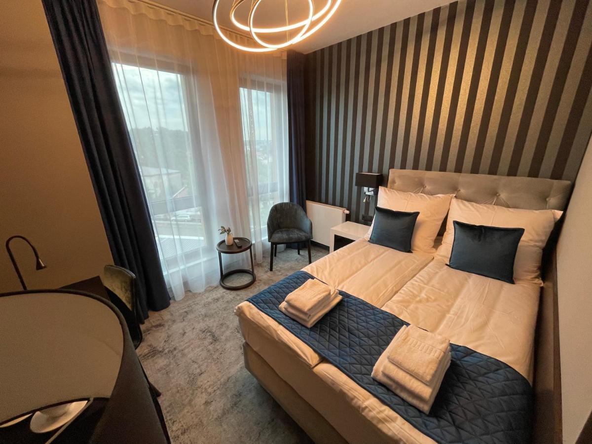 Hotel Sanova Jarosław Extérieur photo