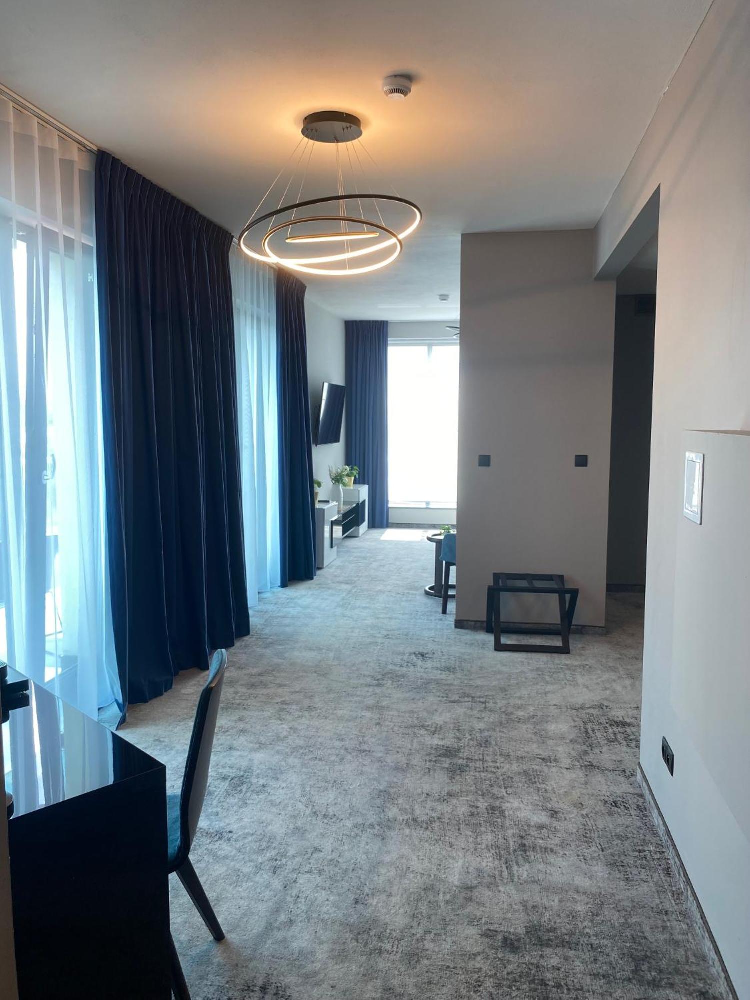 Hotel Sanova Jarosław Extérieur photo