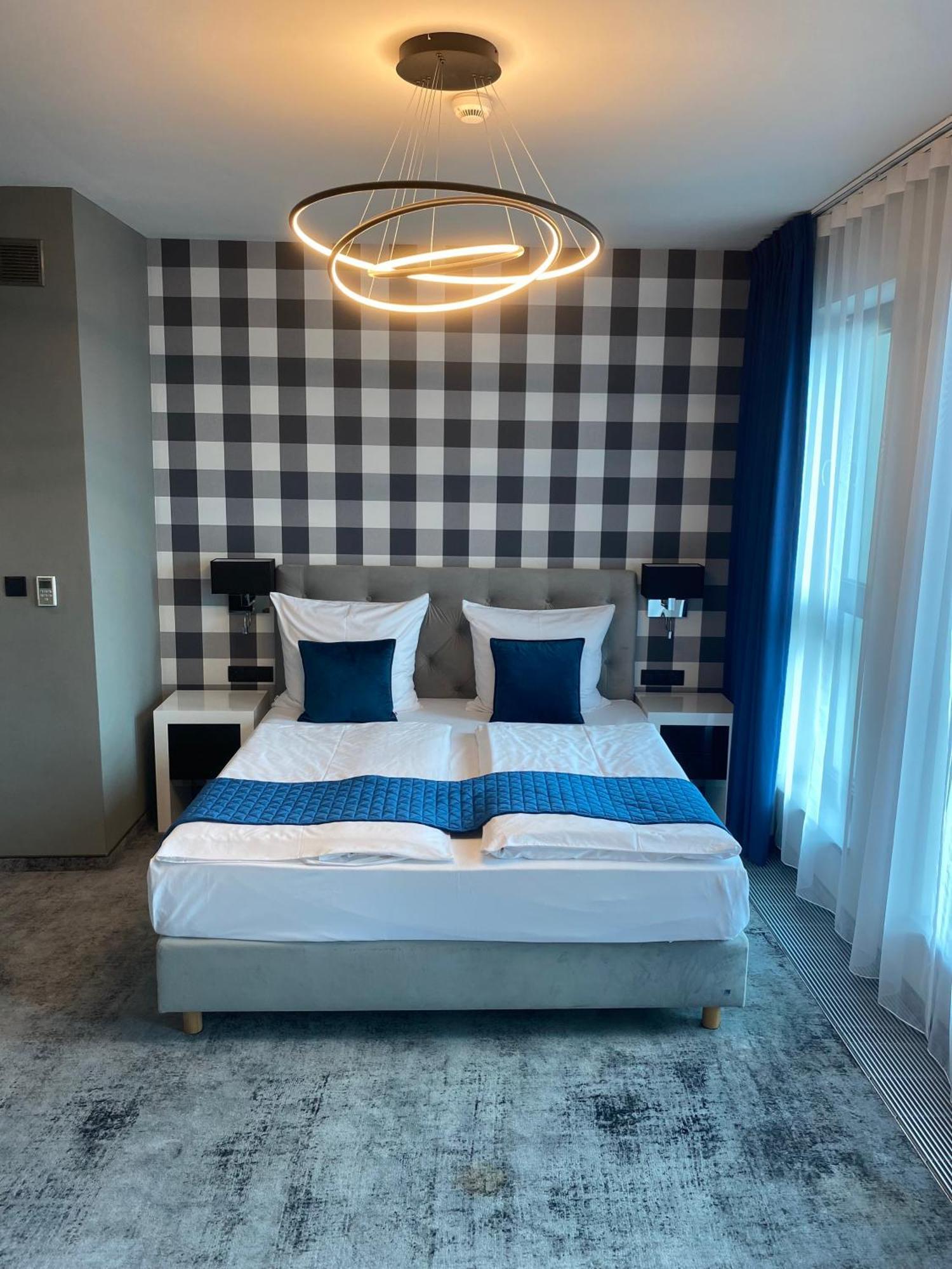 Hotel Sanova Jarosław Extérieur photo