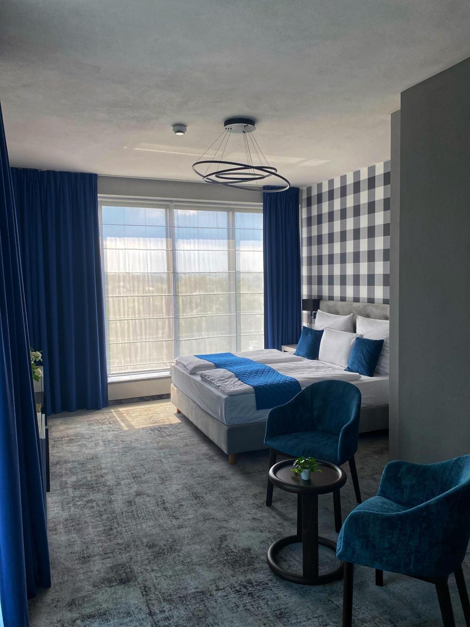 Hotel Sanova Jarosław Extérieur photo