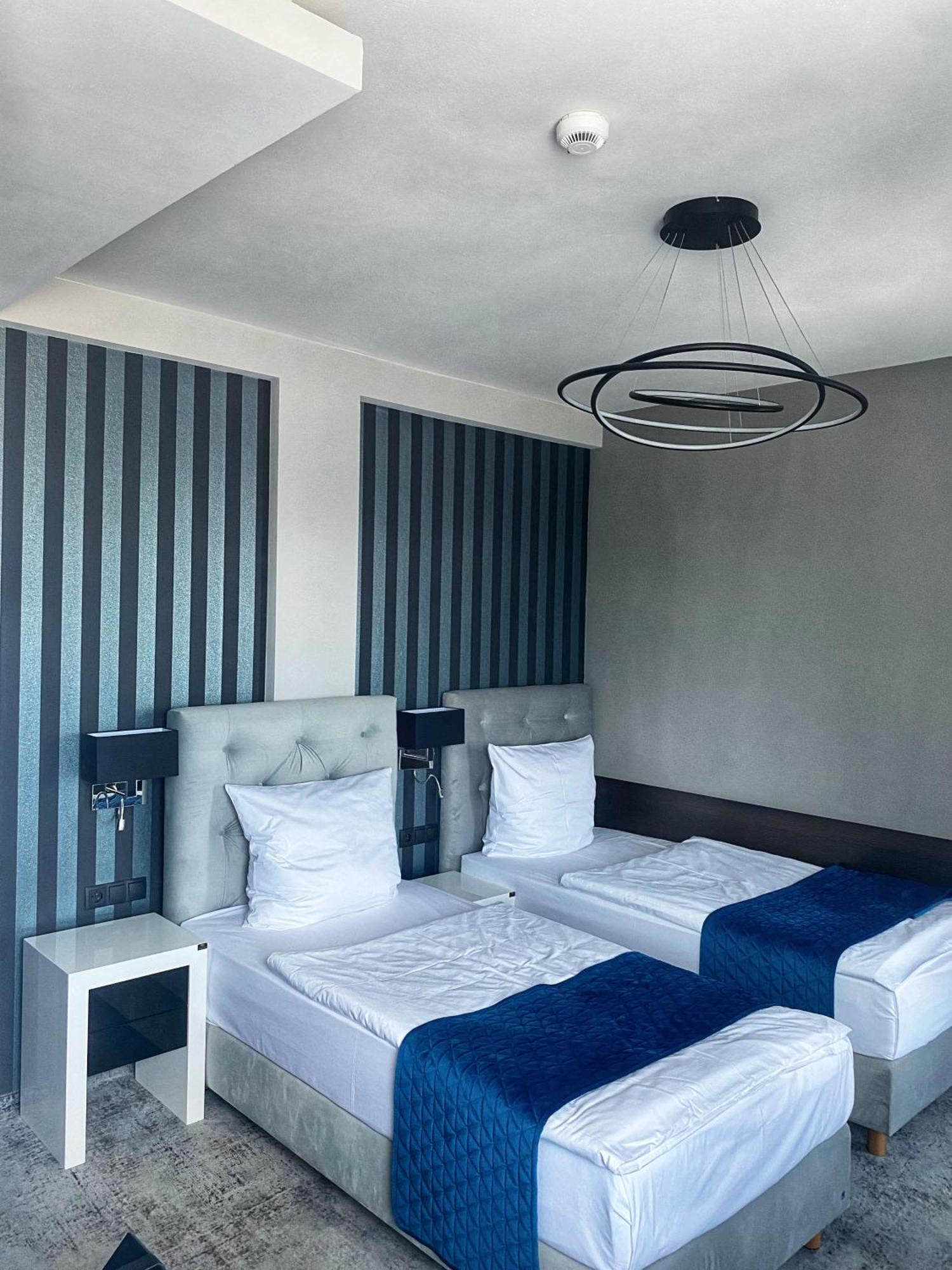 Hotel Sanova Jarosław Extérieur photo