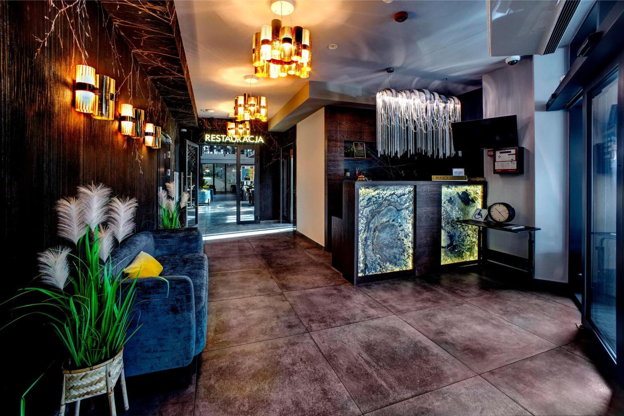 Hotel Sanova Jarosław Extérieur photo