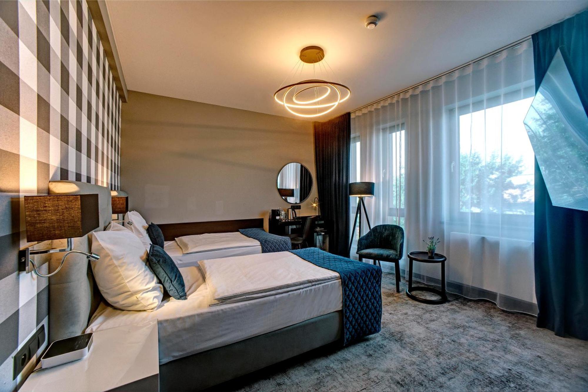 Hotel Sanova Jarosław Extérieur photo
